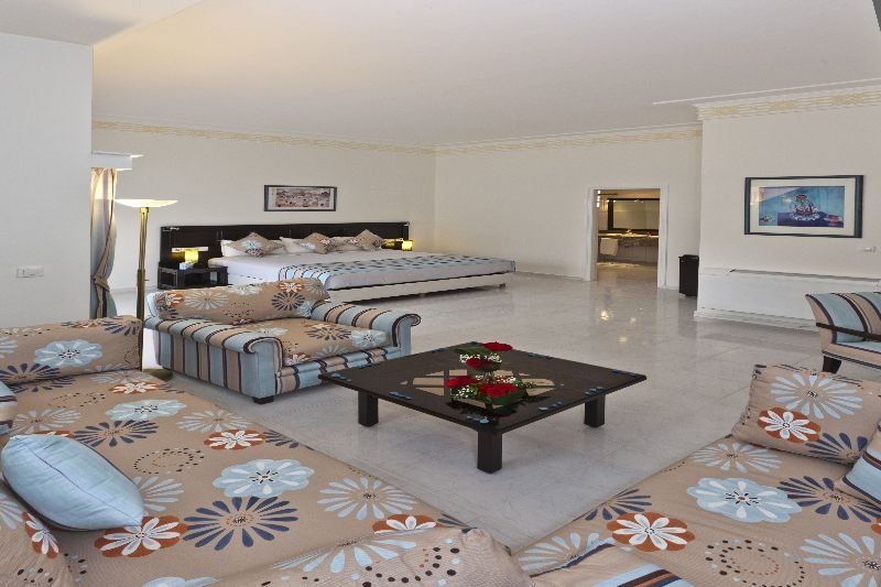 Atlantic Palace Agadir Golf Thalasso & Casino Resort Екстериор снимка A suite at the hotel